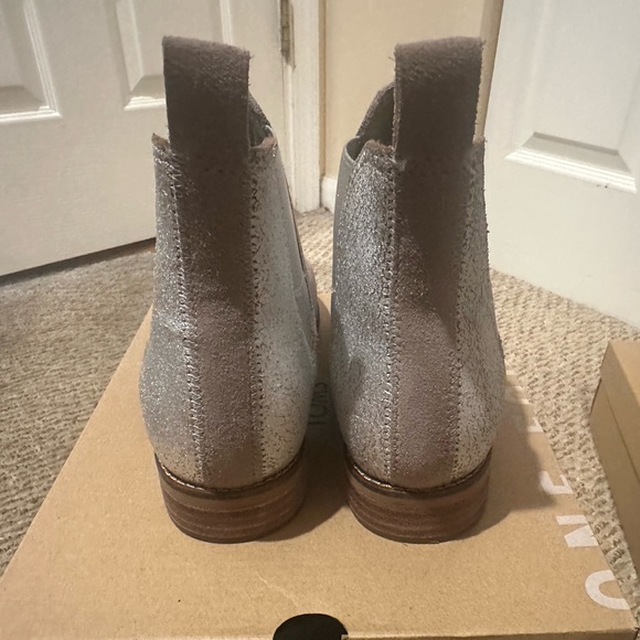 TOMS ELLA Desert Taupe Suede/Silver Metallic Leather - Picture 5 of 9